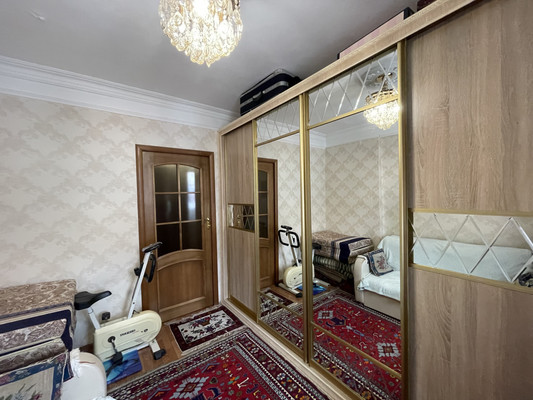 Продам двухкомнатную (2-комн.) квартиру, Амет-хана Султана пр-кт, 16, Махачкала г