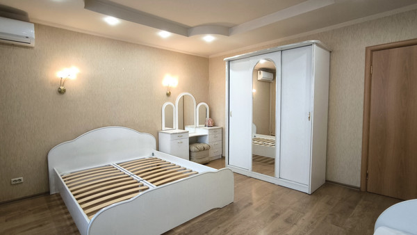 Продам трехкомнатную (3-комн.) квартиру, Победы пр-кт, 295А, Челябинск г