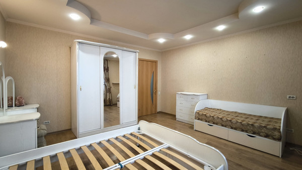 Продам трехкомнатную (3-комн.) квартиру, Победы пр-кт, 295А, Челябинск г