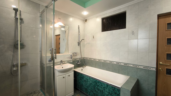 Продам трехкомнатную (3-комн.) квартиру, Победы пр-кт, 295А, Челябинск г