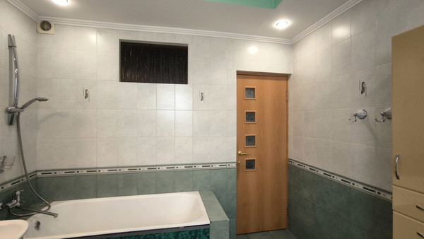Продам трехкомнатную (3-комн.) квартиру, Победы пр-кт, 295А, Челябинск г