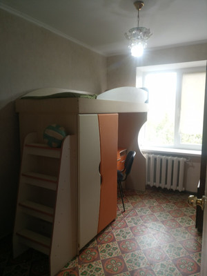 Продам трехкомнатную (3-комн.) квартиру, Гагарина ул, 17а, Симферополь г