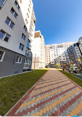 Продам трехкомнатную (3-комн.) квартиру, Суздальская ул, 15к3, Калининград г