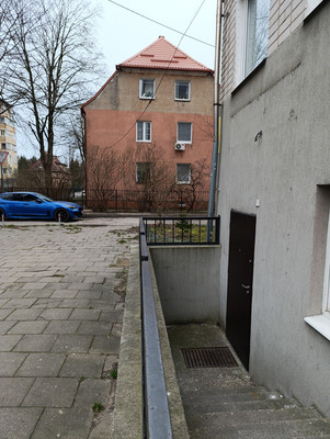 Продам коммерческое помещение 91,5 м2, Озерная ул, 8-12, Калининград г
