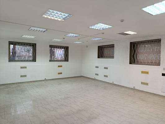 Продам коммерческое помещение 91,5 м2, Озерная ул, 8-12, Калининград г