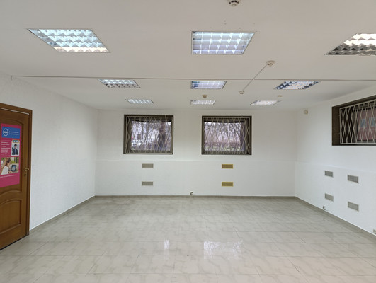 Продам коммерческое помещение 91,5 м2, Озерная ул, 8-12, Калининград г