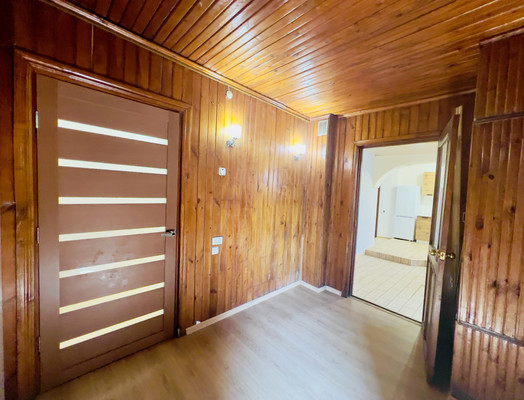 Продам трехкомнатную (3-комн.) квартиру, Крылова ул, 50, Симферополь г