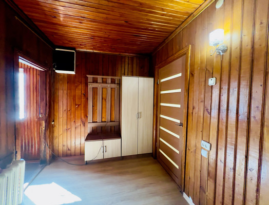 Продам трехкомнатную (3-комн.) квартиру, Крылова ул, 50, Симферополь г