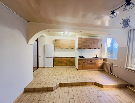 Продам трехкомнатную (3-комн.) квартиру, Крылова ул, 50, Симферополь г
