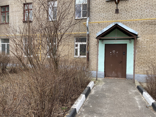 Продам комнату в 3-комн. квартире, Чурилина ул, 4, Кратово дп