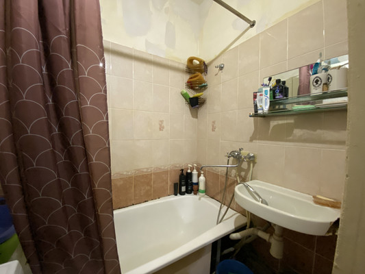 Продам комнату в 3-комн. квартире, Чурилина ул, 4, Кратово дп