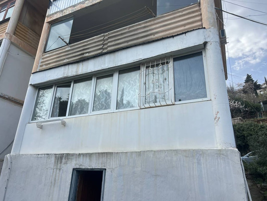 Продам трехкомнатную (3-комн.) квартиру, Ленинградская ул, 64, Гурзуф пгт