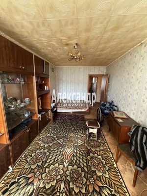 Продам трехкомнатную (3-комн.) квартиру, Комсомольская ул, 2к1, Советский гп