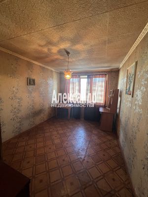 Продам трехкомнатную (3-комн.) квартиру, Комсомольская ул, 2к1, Советский гп
