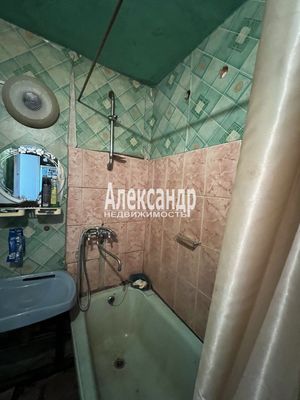Продам трехкомнатную (3-комн.) квартиру, Комсомольская ул, 2к1, Советский гп