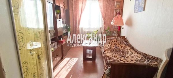 Продам трехкомнатную (3-комн.) квартиру, Дружбы пл, д. 17, Елизаветино п