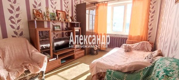Продам трехкомнатную (3-комн.) квартиру, Дружбы пл, д. 17, Елизаветино п