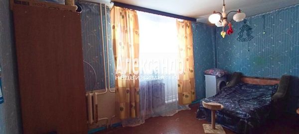 Продам трехкомнатную (3-комн.) квартиру, Дружбы пл, д. 17, Елизаветино п