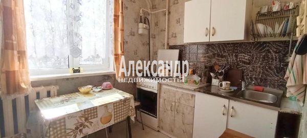 Продам трехкомнатную (3-комн.) квартиру, Дружбы пл, д. 17, Елизаветино п