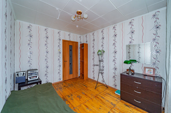 Продам трехкомнатную (3-комн.) квартиру, Колхозников ул, 83, Екатеринбург г