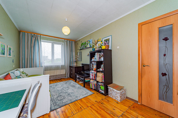 Продам трехкомнатную (3-комн.) квартиру, Колхозников ул, 83, Екатеринбург г