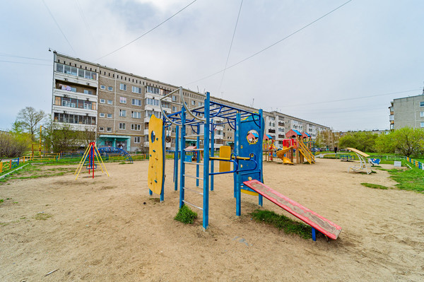 Продам трехкомнатную (3-комн.) квартиру, Колхозников ул, 83, Екатеринбург г