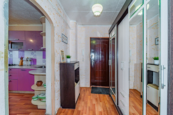 Продам трехкомнатную (3-комн.) квартиру, Колхозников ул, 83, Екатеринбург г
