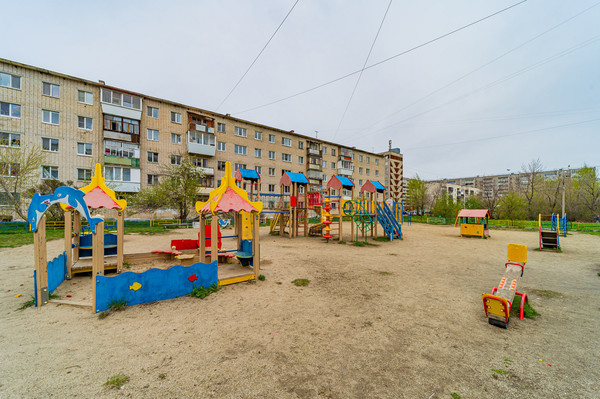Продам трехкомнатную (3-комн.) квартиру, Колхозников ул, 83, Екатеринбург г