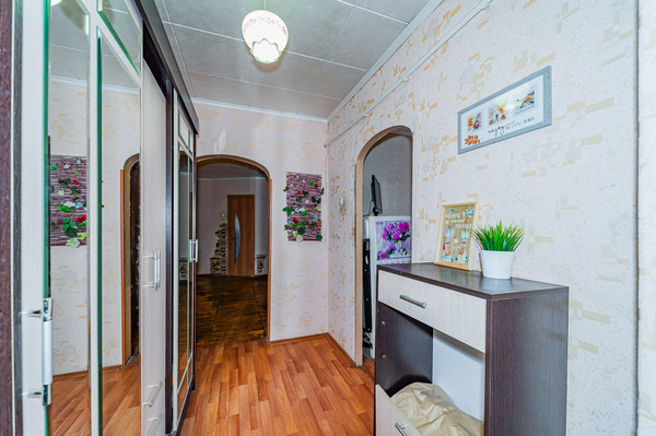Продам трехкомнатную (3-комн.) квартиру, Колхозников ул, 83, Екатеринбург г