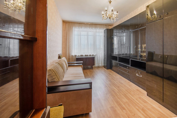 Продам трехкомнатную (3-комн.) квартиру, Менделеева ул, 18б, Воронеж г