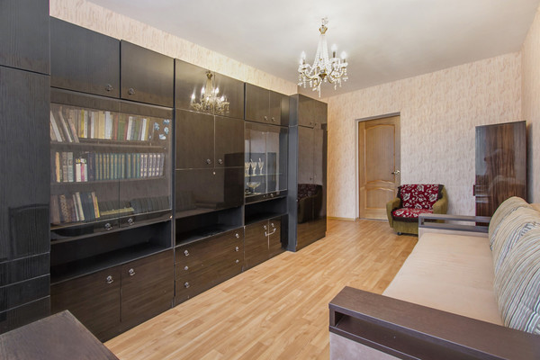Продам трехкомнатную (3-комн.) квартиру, Менделеева ул, 18б, Воронеж г