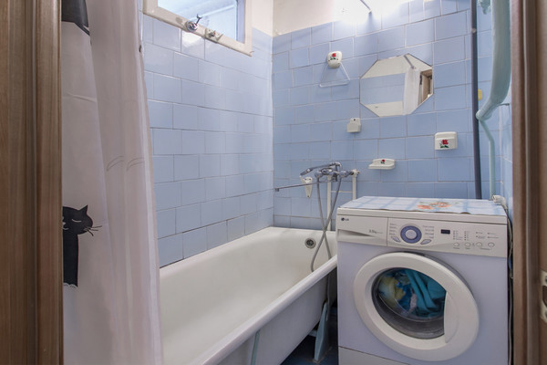 Продам трехкомнатную (3-комн.) квартиру, Менделеева ул, 18б, Воронеж г