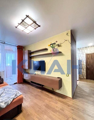 Продам трехкомнатную (3-комн.) квартиру, Чернышевского ул, 81, Красноярск г
