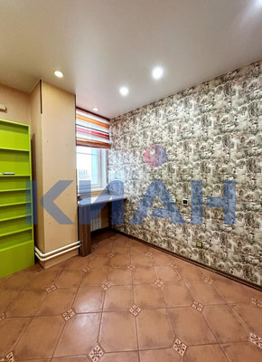 Продам трехкомнатную (3-комн.) квартиру, Чернышевского ул, 81, Красноярск г