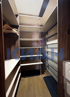 Продам трехкомнатную (3-комн.) квартиру, Чернышевского ул, 81, Красноярск г