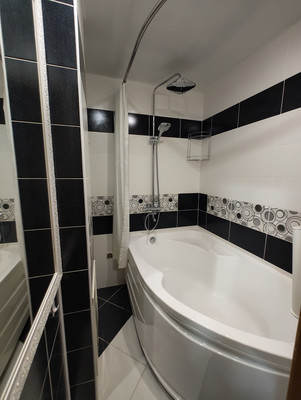 Продам трехкомнатную (3-комн.) квартиру, Кирова ул, 11В, Йошкар-Ола г