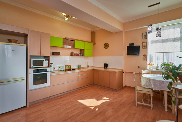Продам двухкомнатную (2-комн.) квартиру, Дальневосточная ул, 126, Иркутск г
