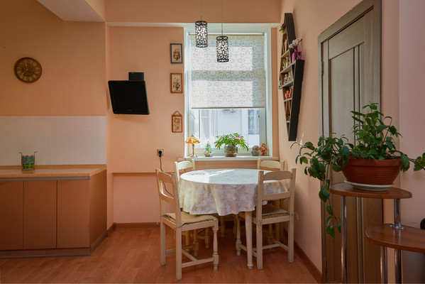 Продам двухкомнатную (2-комн.) квартиру, Дальневосточная ул, 126, Иркутск г