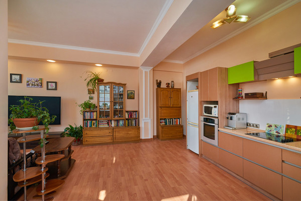 Продам двухкомнатную (2-комн.) квартиру, Дальневосточная ул, 126, Иркутск г