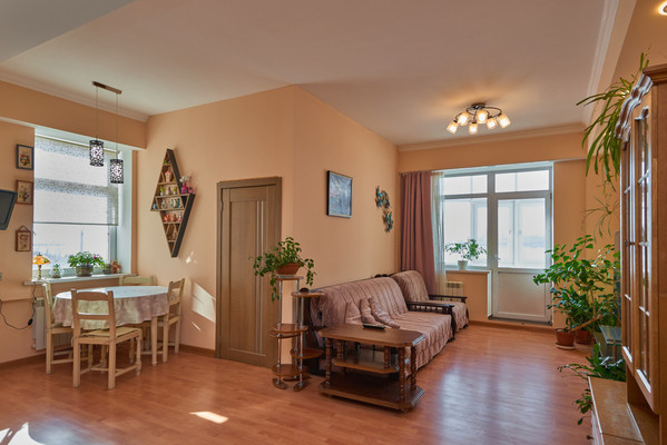 Продам двухкомнатную (2-комн.) квартиру, Дальневосточная ул, 126, Иркутск г
