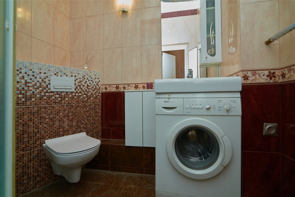 Продам двухкомнатную (2-комн.) квартиру, Дальневосточная ул, 126, Иркутск г