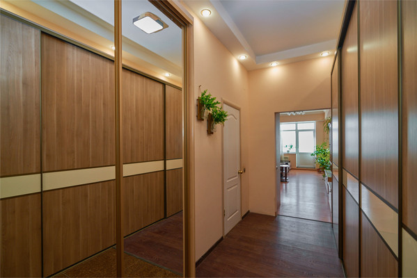 Продам двухкомнатную (2-комн.) квартиру, Дальневосточная ул, 126, Иркутск г