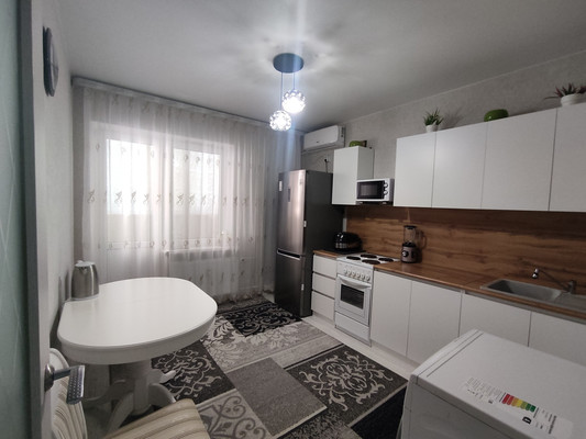 Продам двухкомнатную (2-комн.) квартиру, им. Героя Советского Союза Якова Кобзаря ул, 41, Краснодар г