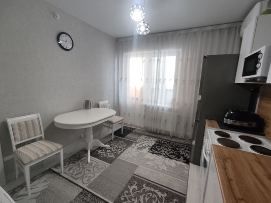 Продам двухкомнатную (2-комн.) квартиру, им. Героя Советского Союза Якова Кобзаря ул, 41, Краснодар г