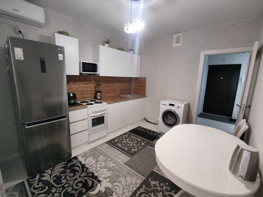 Продам двухкомнатную (2-комн.) квартиру, им. Героя Советского Союза Якова Кобзаря ул, 41, Краснодар г