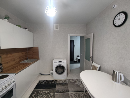 Продам двухкомнатную (2-комн.) квартиру, им. Героя Советского Союза Якова Кобзаря ул, 41, Краснодар г