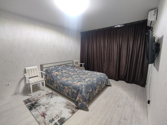 Продам двухкомнатную (2-комн.) квартиру, им. Героя Советского Союза Якова Кобзаря ул, 41, Краснодар г