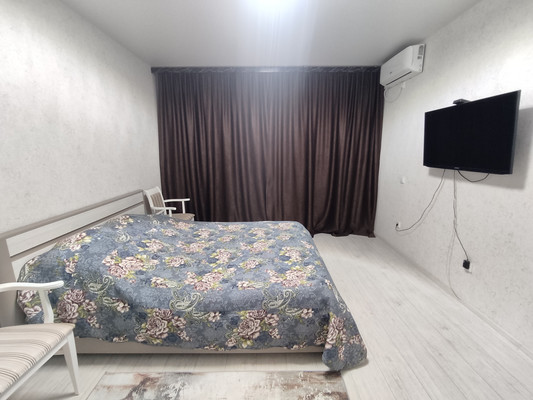 Продам двухкомнатную (2-комн.) квартиру, им. Героя Советского Союза Якова Кобзаря ул, 41, Краснодар г