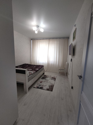 Продам двухкомнатную (2-комн.) квартиру, им. Героя Советского Союза Якова Кобзаря ул, 41, Краснодар г