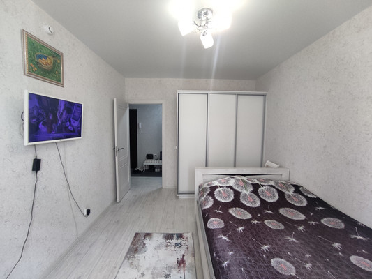 Продам двухкомнатную (2-комн.) квартиру, им. Героя Советского Союза Якова Кобзаря ул, 41, Краснодар г